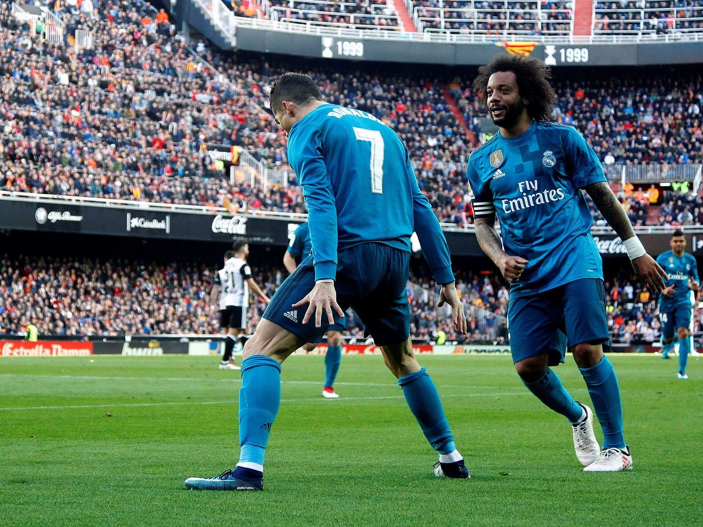 Cristiano celebra su segundo gol ante Marcelo. (EFE)
