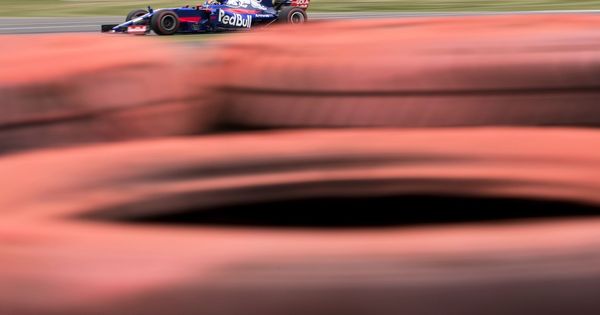 Foto: Sainz, al volante del Toro Rosso en Silverstone. (EFE)