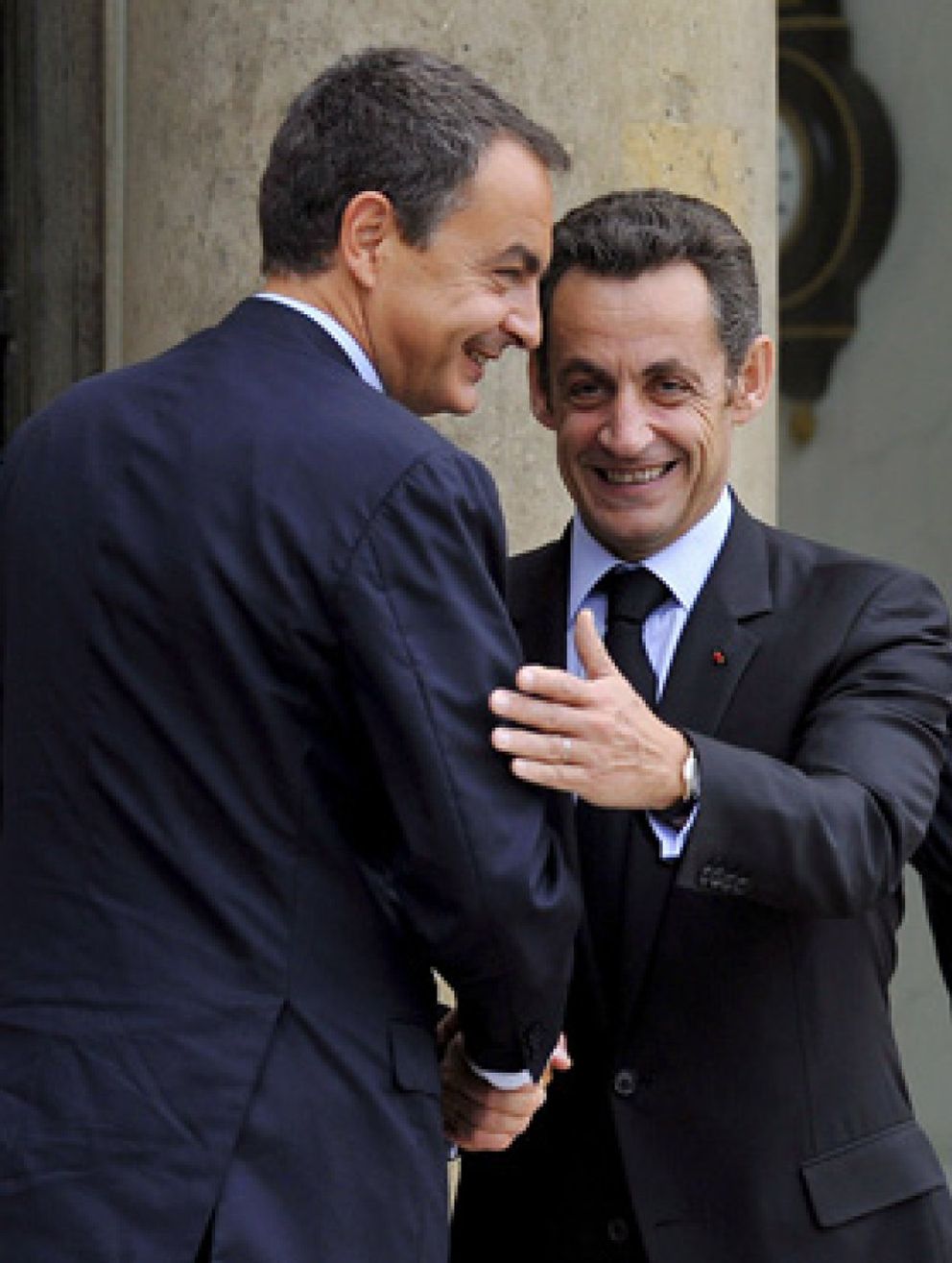 Foto: Sarkozy estudia ceder a Zapatero un asiento en la Cumbre de Washington