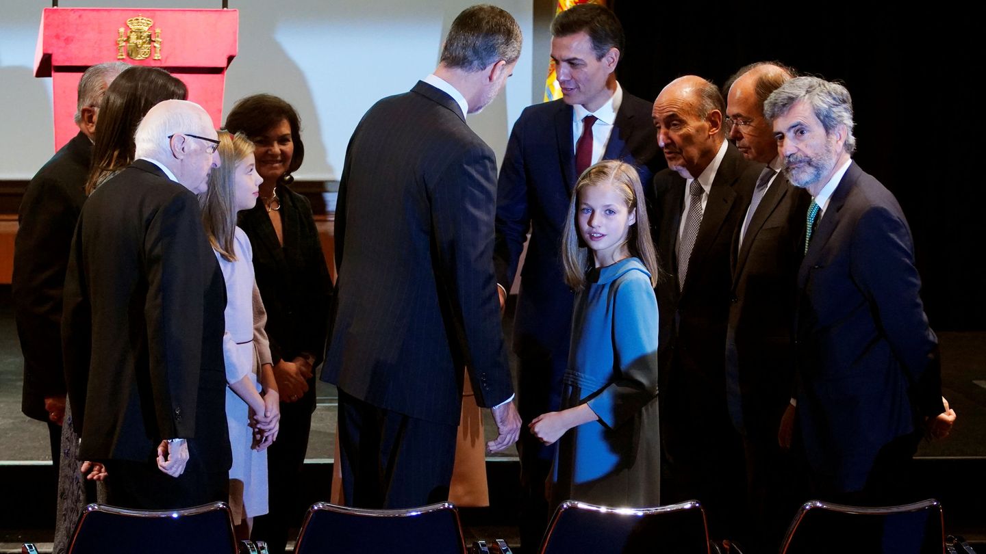 La princesa de Asturias junto al Rey, el presidente del Gobierno y el del CGPJ. (Reuters)