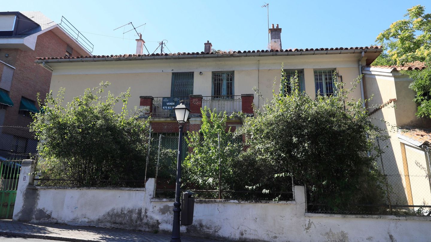 Velintonia, la casa del poeta Vicente Aleixandre con el cartel de “se vende“