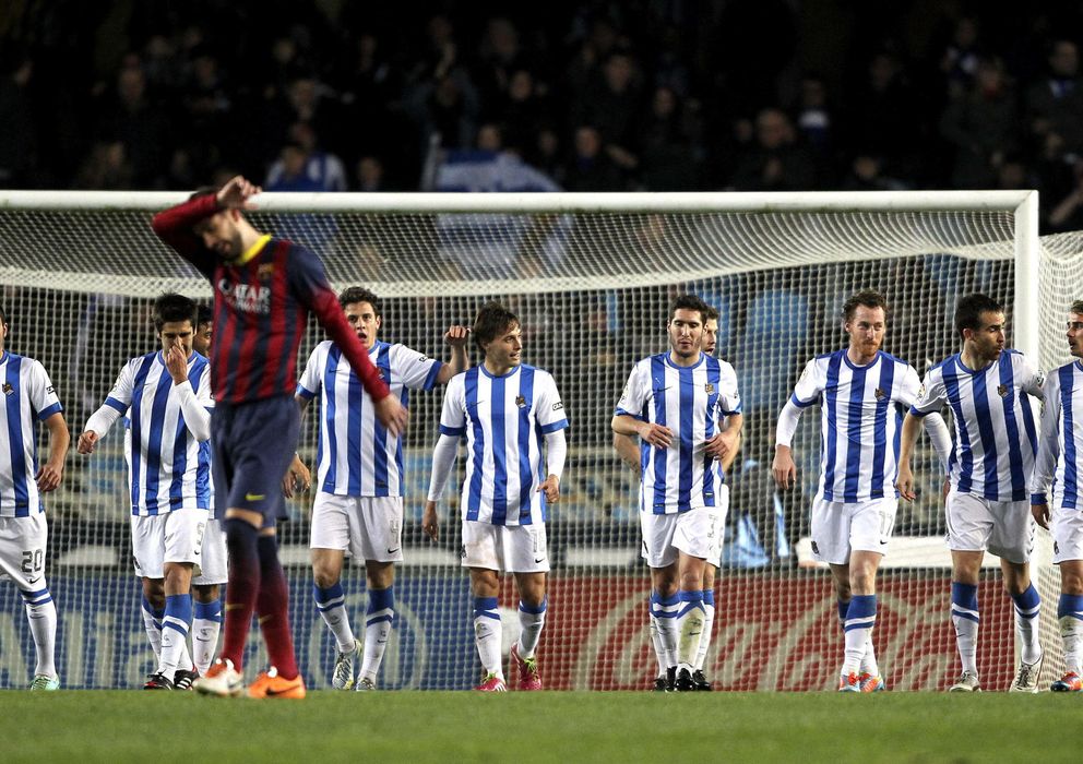 Foto: Jugadores de la Real Sociedad celebran uno de los tres goles marcados (EFE)