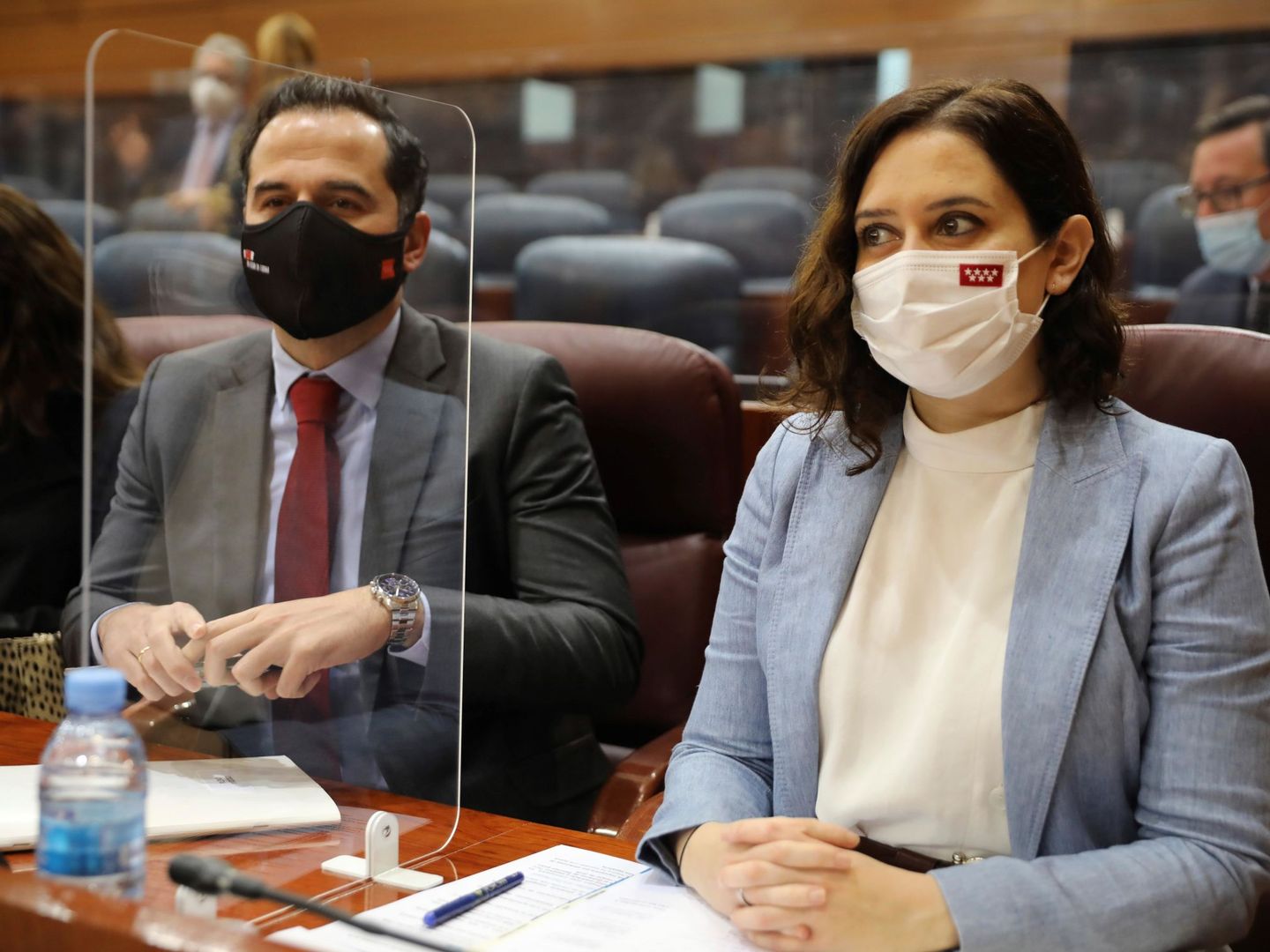 Ignacio Aguado e Isabel Díaz Ayuso, este jueves, en la Asamblea. (EFE)