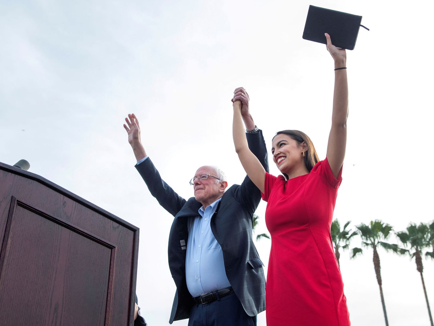 Bernie Sanders y Alexandria Ocasio-Cortez, en una imagen de archivo. (Reuters)