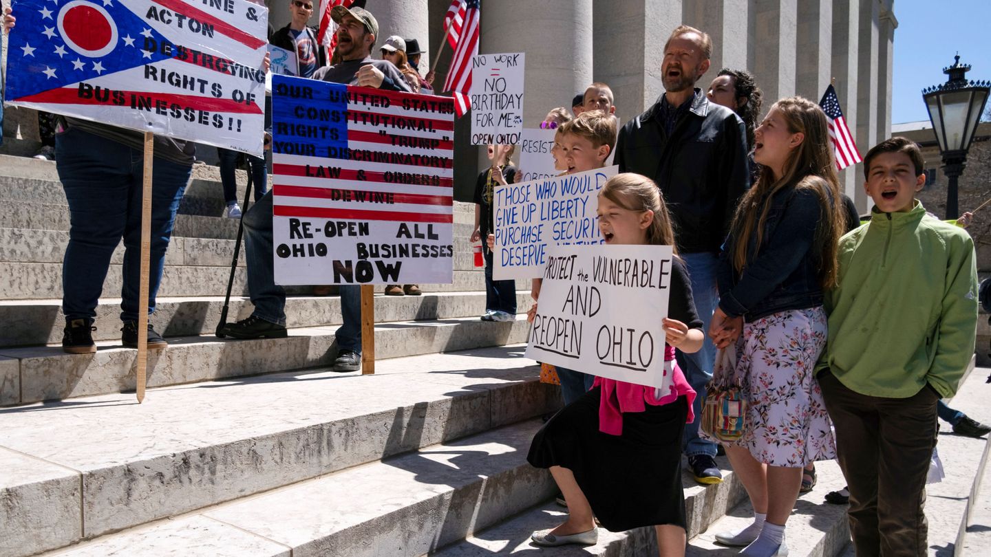 Manifestantes en los alrededores del Capitolio de Columbus, Ohio. (Reuters)