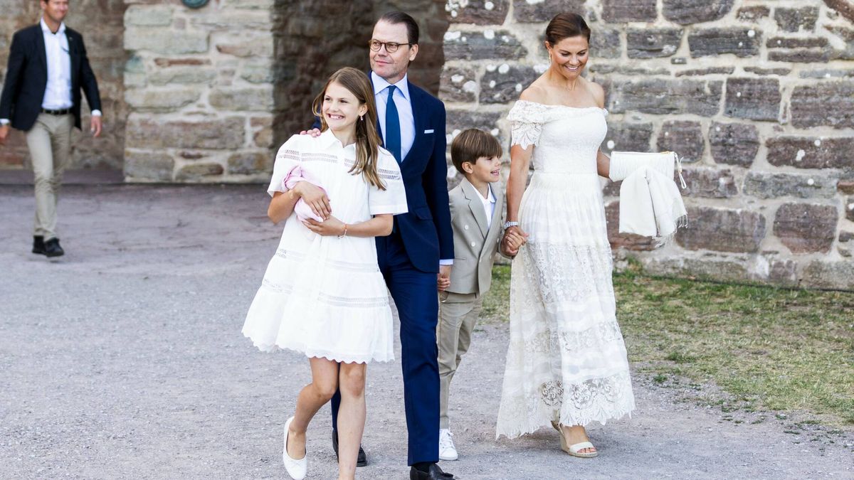 Victoria de Suecia celebra su 46º cumpleaños: su vestido de H&M y otros looks de la familia