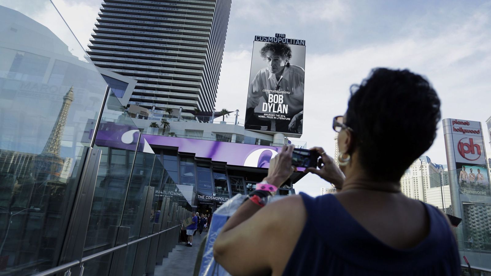 Foto: Vista de una marquesina con la imagen de Bob Dylan, en el hotel Cosmopolitan de Las Vegas. (EFE)