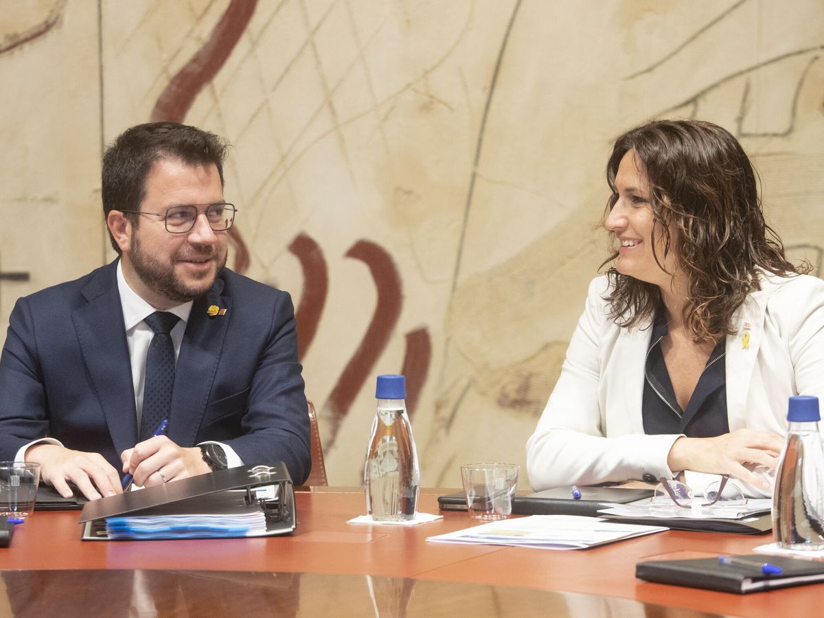 Foto: El presidente de la Generalitat, Pere Aragonès, y la 'consellera' de la Presidencia, Laura Vilagrà. (EFE/Marta Pérez)