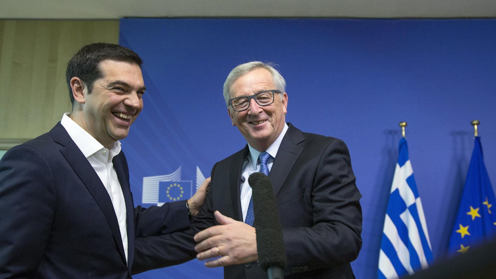 Foto: El primer ministro griego Alexis Tsipras y el presidente de la Comisión Europea, Jean Claude Juncker. (Reuters)