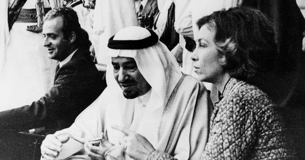 Foto: Los reyes Juan Carlos y Sofía con el rey Fahd, en los años 70. (Getty)