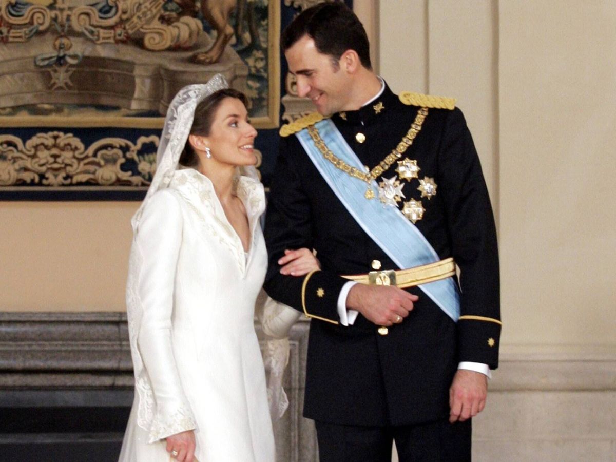 Foto: Los Reyes, ya como marido y mujer, en un posado oficial tras su boda. (Gtres)
