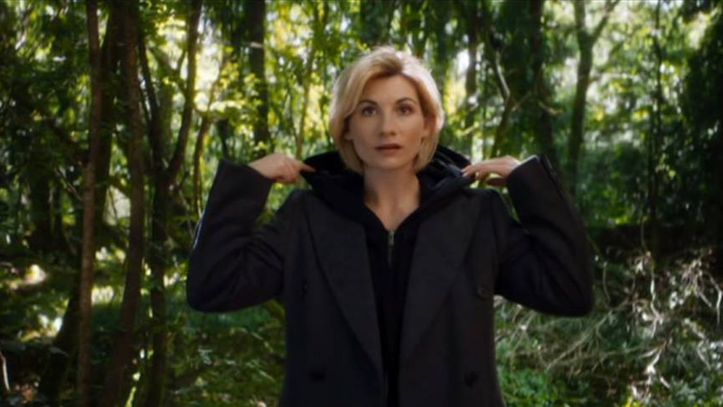 Momento en el que se revela el rostro de la nueva protagonista de 'Doctor Who'