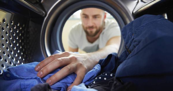 Los peores errores que cometes al lavar la ropa: por esto queda tan mal