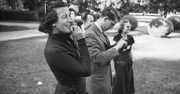 Foto: La princesa Lilian toma una foto al lado de Balduino en 1950. (Getty)