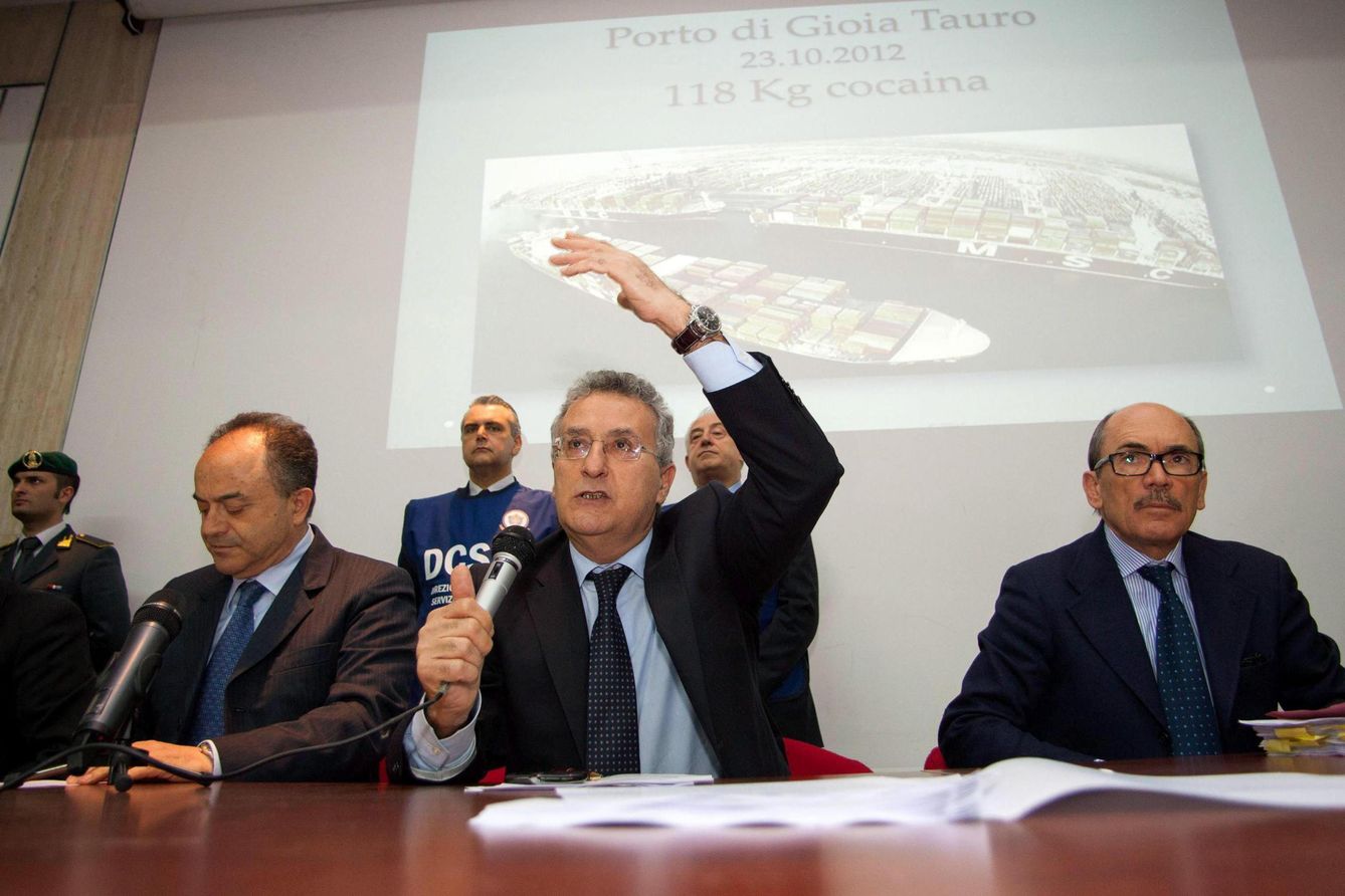 Los fiscales Nicola Gratteri, Franco Roberti y Federico Cafiero De Raho durante una rueda de prensa en Reggio Calabria, en 2014. (Reuters)