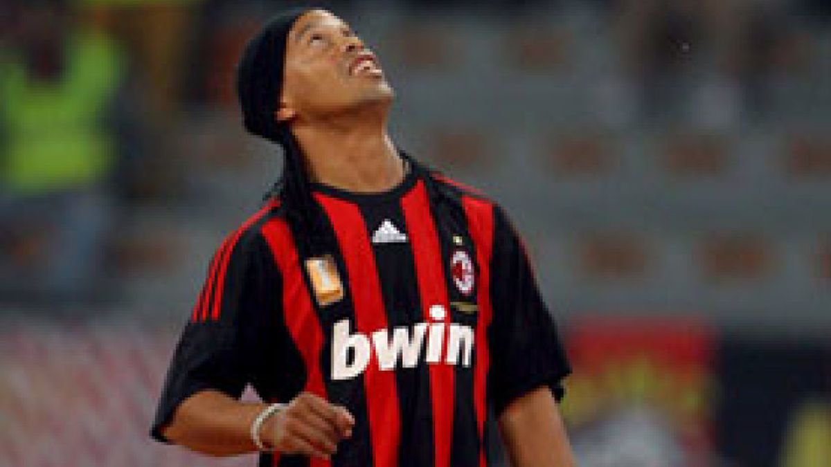 Ronaldinho: "El Milan me está haciendo renacer"