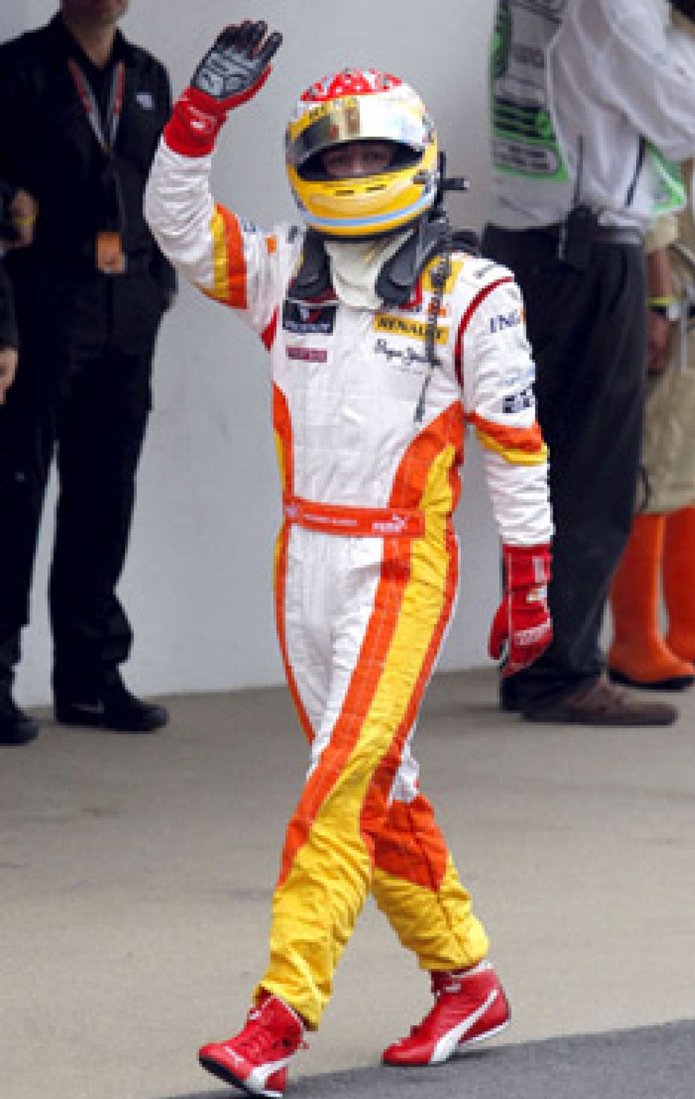 Foto: Alonso, quinto en una espectacular carrera que ganó Button
