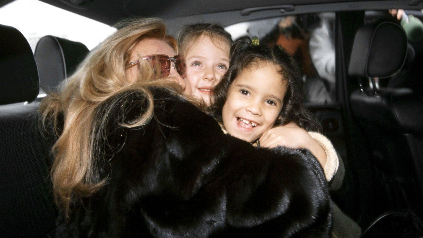Rocío Jurado junto a su hija, Gloria Camila, en una imagen de archivo. (Gtres)