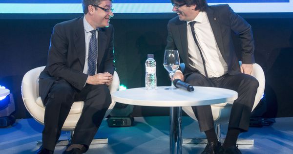 Foto: El ministro de Energía, Turismo y Agenda Digital, Álvaro Nadal (i), y el presidente de la Generalitat de Cataluña, Carles Puigdemont. (EFE)