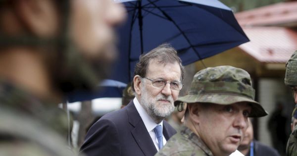Foto: El presidente del Gobierno, Mariano Rajoy, visita la base militar de Adazi, en Letonia. (EFE)