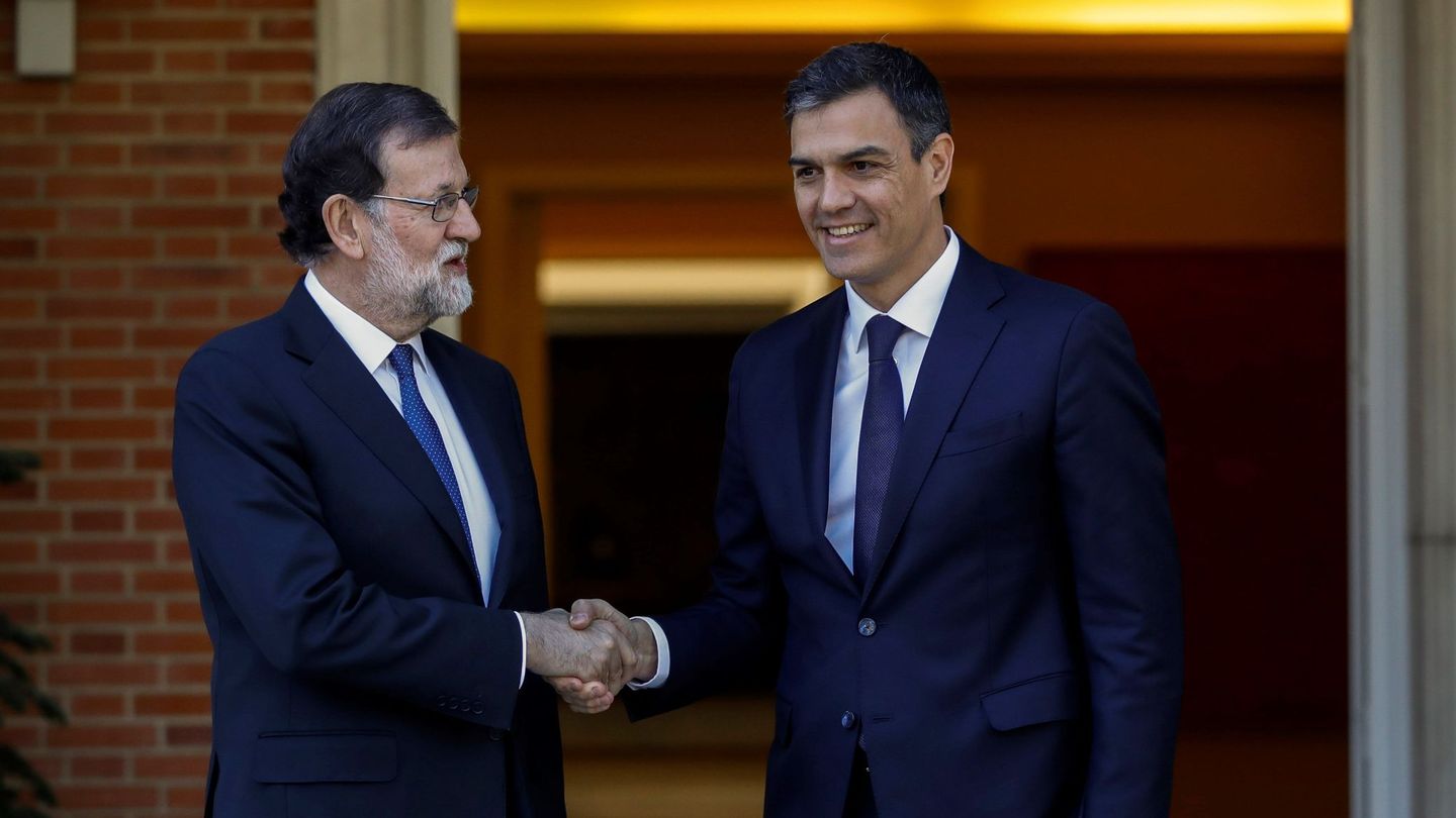 El presidente del Gobierno, Mariano Rajoy, y el líder del PSOE, Pedro Sánchez. (EFE)