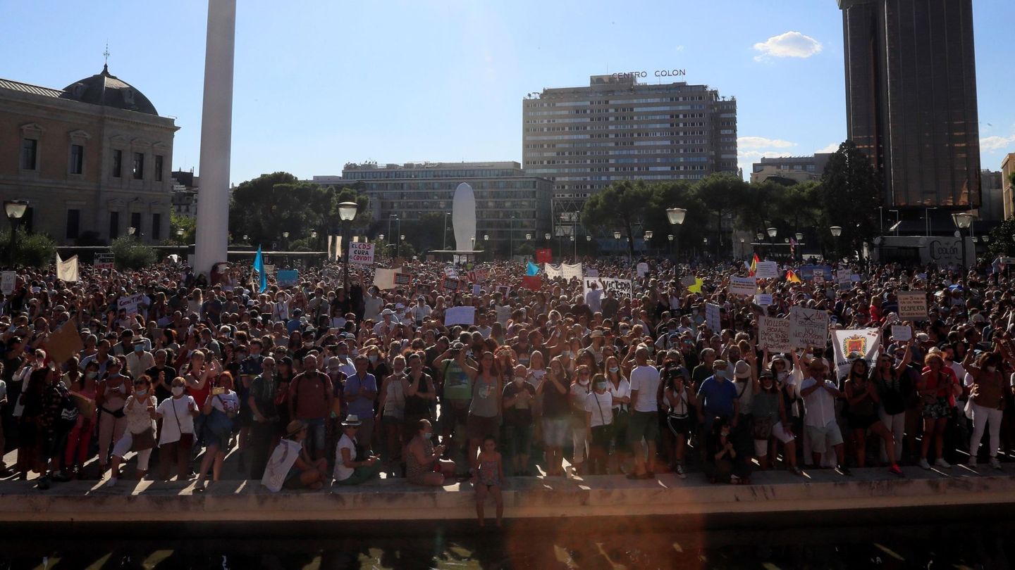 Vista de los asistentes a la manifestación que se ha celebrado este domingo en la Plaza de Colón de Madrid. (EFE)