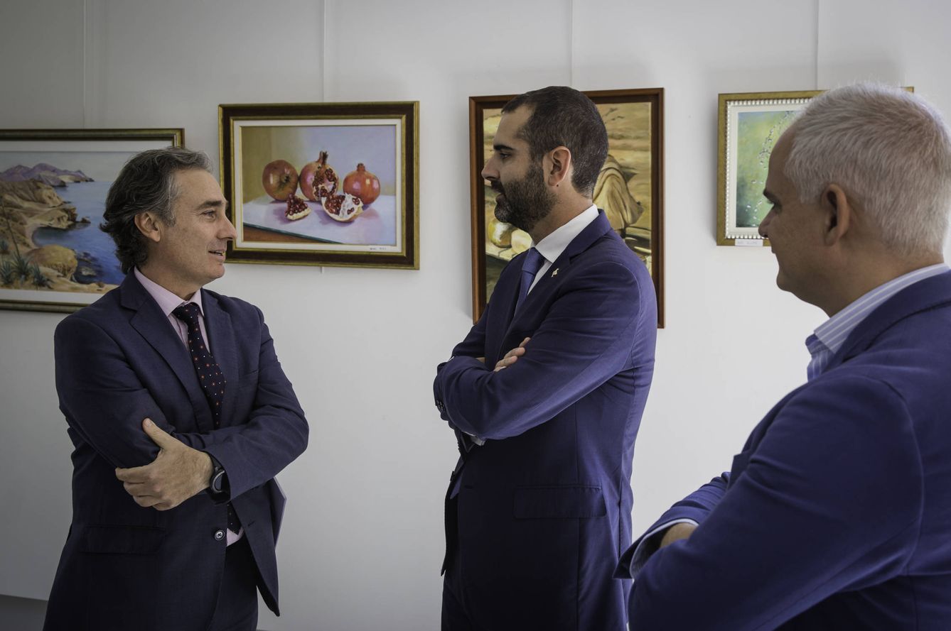 Gonzalo Rodríguez San Juan (Ferrovial), el alcalde de Almería, Ramón Fernández-Pacheco, y el director general de El Confidencial, Alberto Artero. (Lucía Rivas)