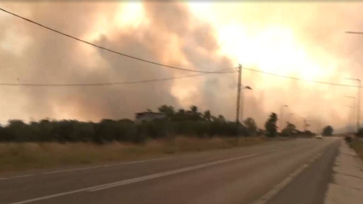 Un incendio en Grecia provoca esta enorme explosión en un depósito de misiles