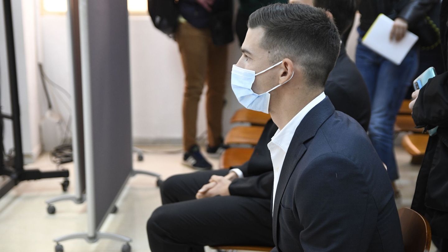El futbolista Santi Mina al inicio del juicio por las acusaciones de abuso sexual. (EFE/Carlos Barba) 