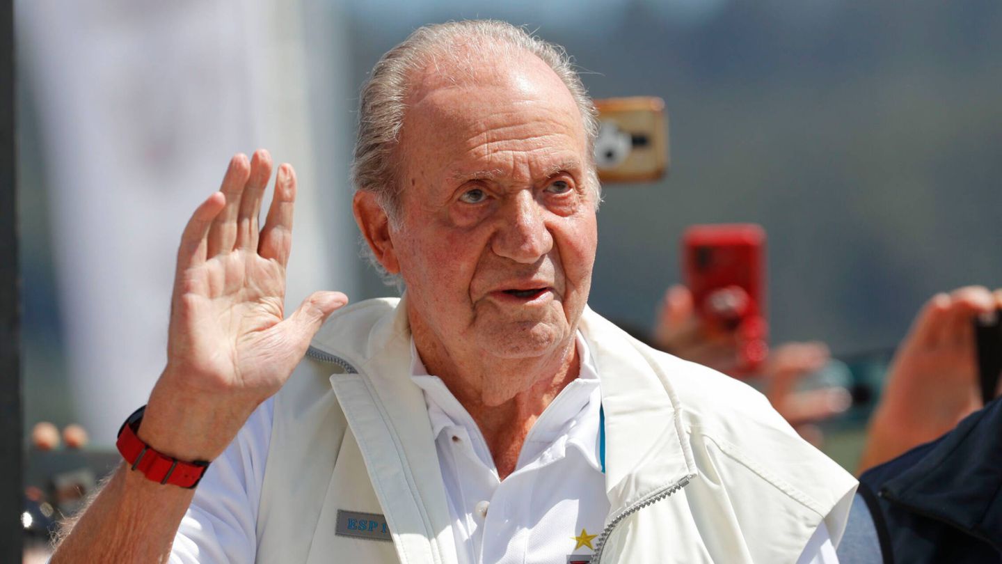 El rey emérito Juan Carlos, en su visita a Sanxenxo del año pasado. (EFE/Lavandeira Jr.)