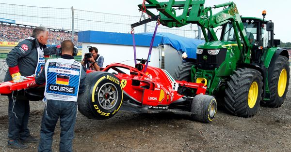 Foto: El monoplaza de Vettel tras su accidente. (REUTERS)