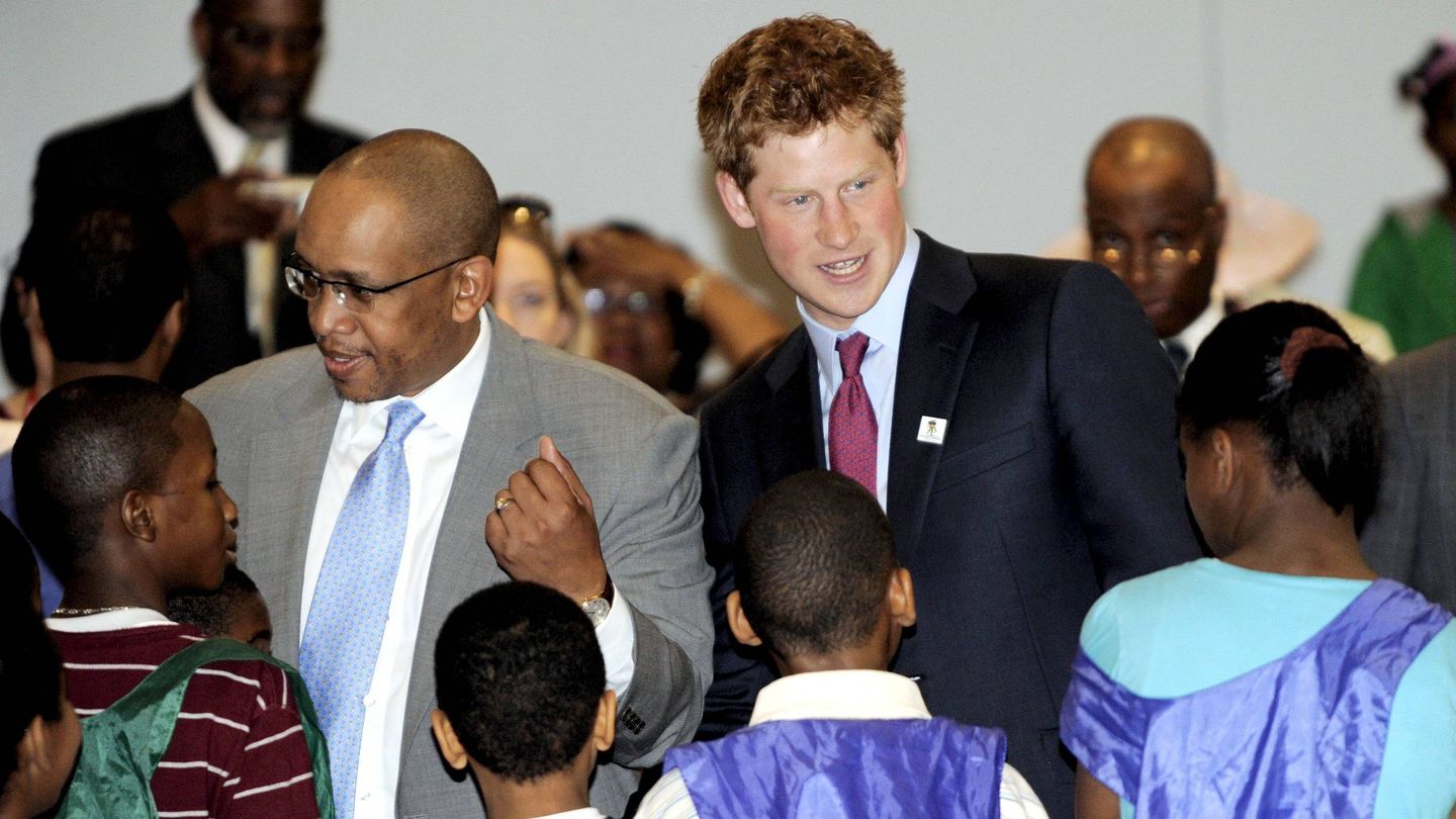 El príncipe Harry y el príncipe de Lesoto,  en un acto benéfico. (EFE)