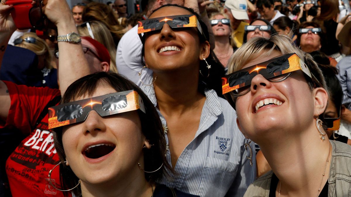 Una región de Canadá y varias de EEUU declaran el estado de emergencia ante el eclipse solar de abril: ¿qué está pasando?