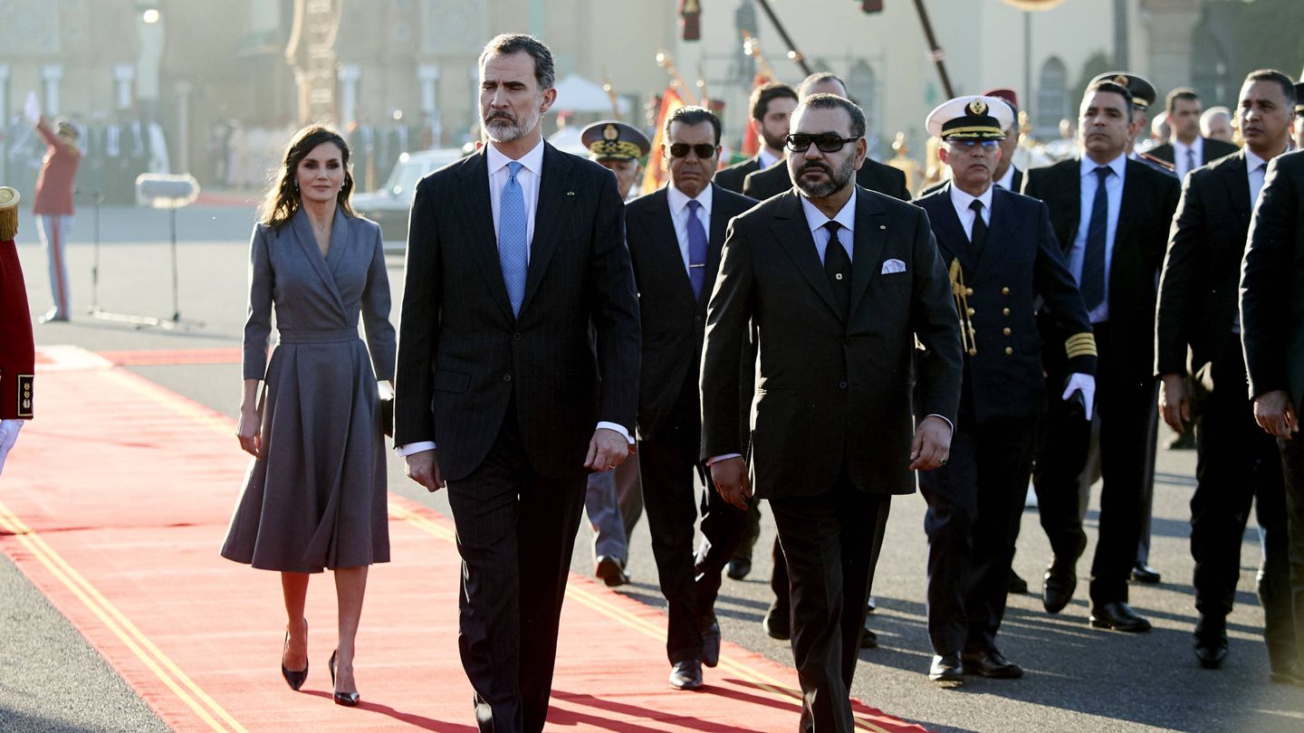  Los Reyes de España, junto a Mohamed VI en Rabat en 2019. (Getty)