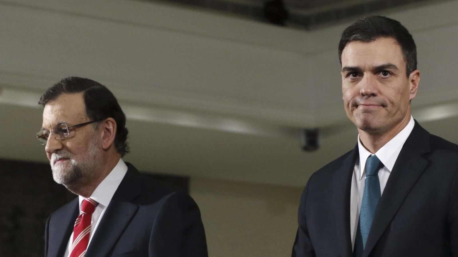 Foto: El presidente del Gobierno, Mariano Rajoy (i), y el secretario general del PSOE, Pedro Sánchez. (EFE)