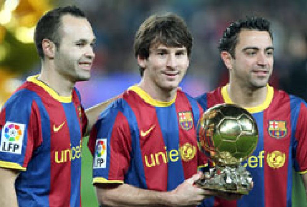 Foto: Messi no mencionó a Xavi e Iniesta en la recogida del Balón de Oro porque "estaba bloqueado"