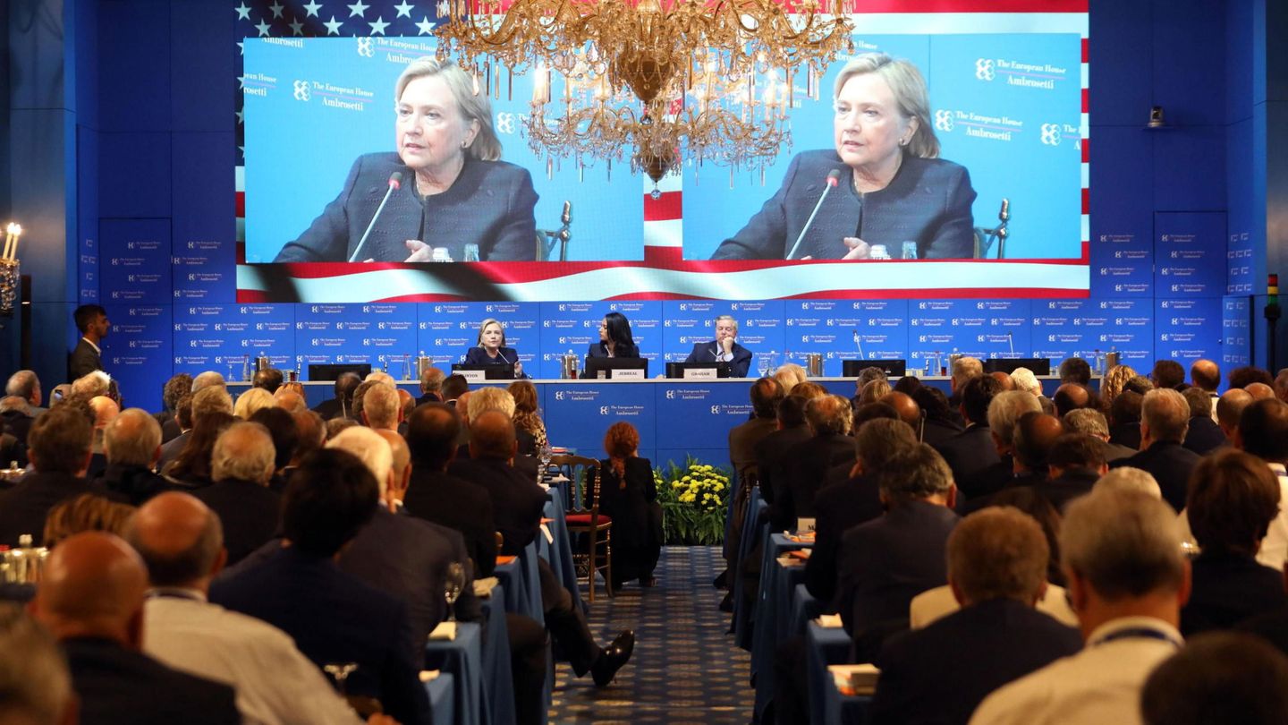 Hillary Clinton, durante una conferencia en Italia. (EFE)