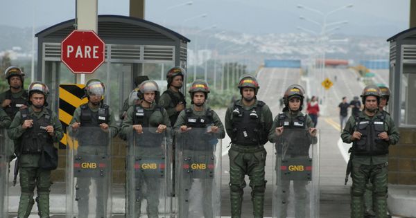 Foto: Miembros de la Guardia Nacional Bolivariana en la frontera con Colombia, el 8 de febrero de 2019. (Reuters)