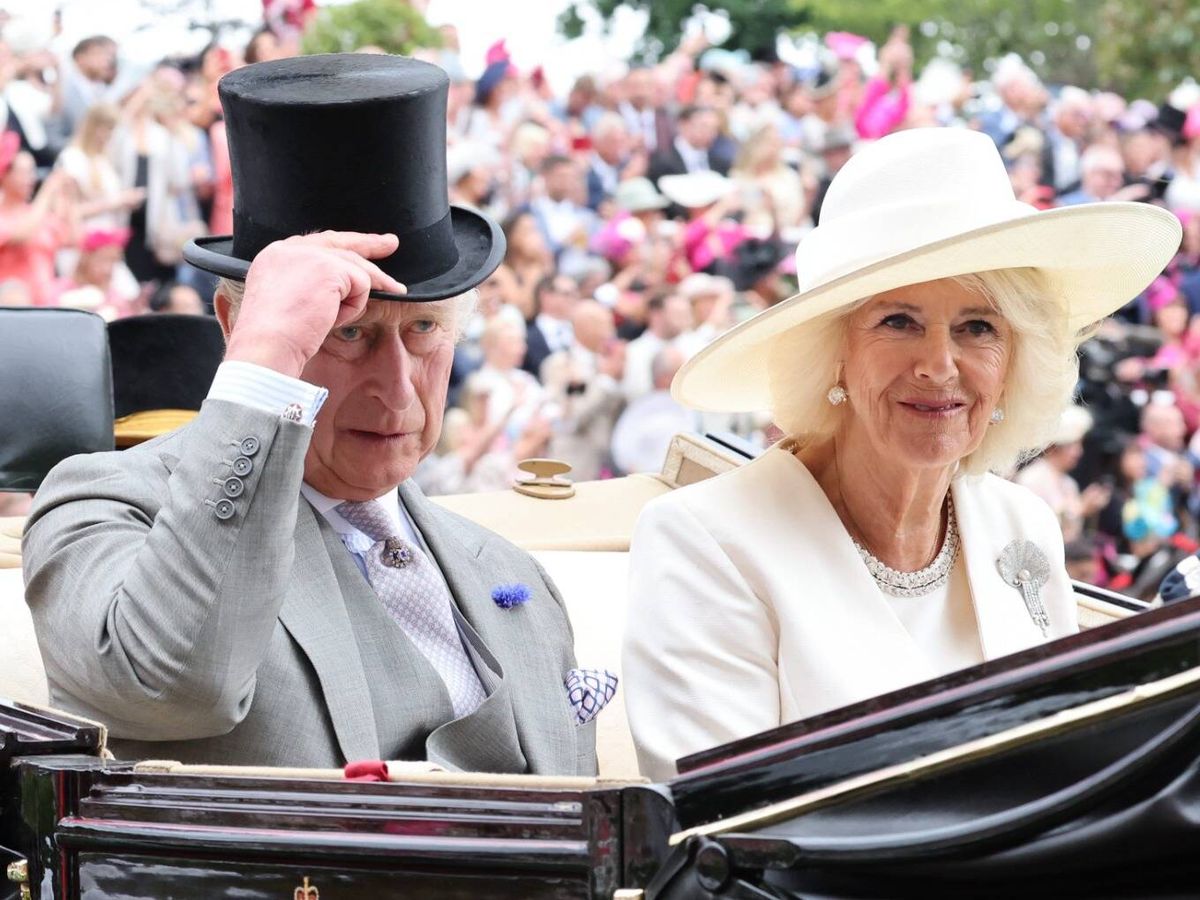 Foto: Carlos y Camila, a su llegada a Royal Ascot este martes. (Cordon Press)