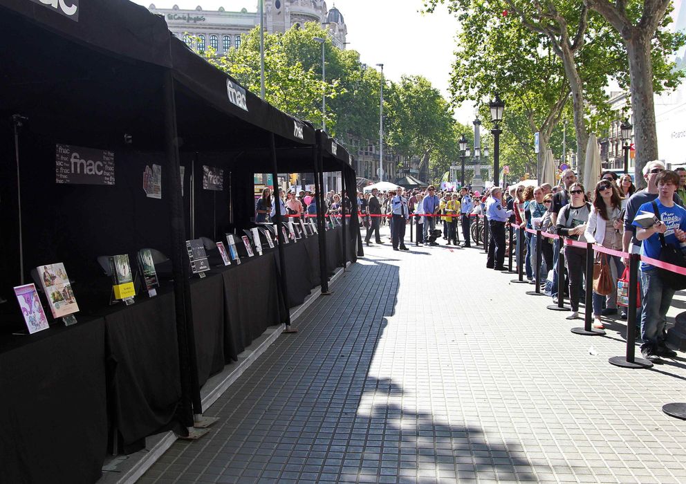 Foto: 54 escritores no han acudido a los stands de la Fnac (Efe)