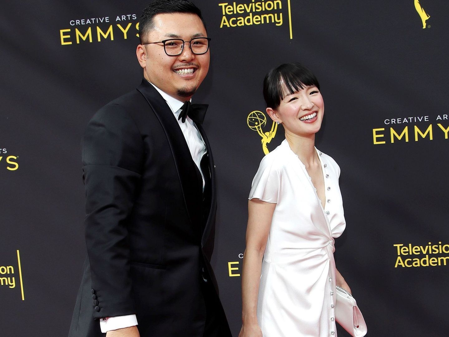 Marie Kondo y Takumi Kawahara, en los Premios Emmy. (EFE)