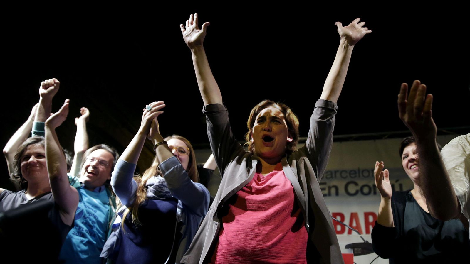 Foto: Ada Colau, de Barcelona en Comú, se dirige a sus simpatizantes tras convertirse en la primera mujer que ha ganado las elecciones municipales en Barcelona. (Efe)