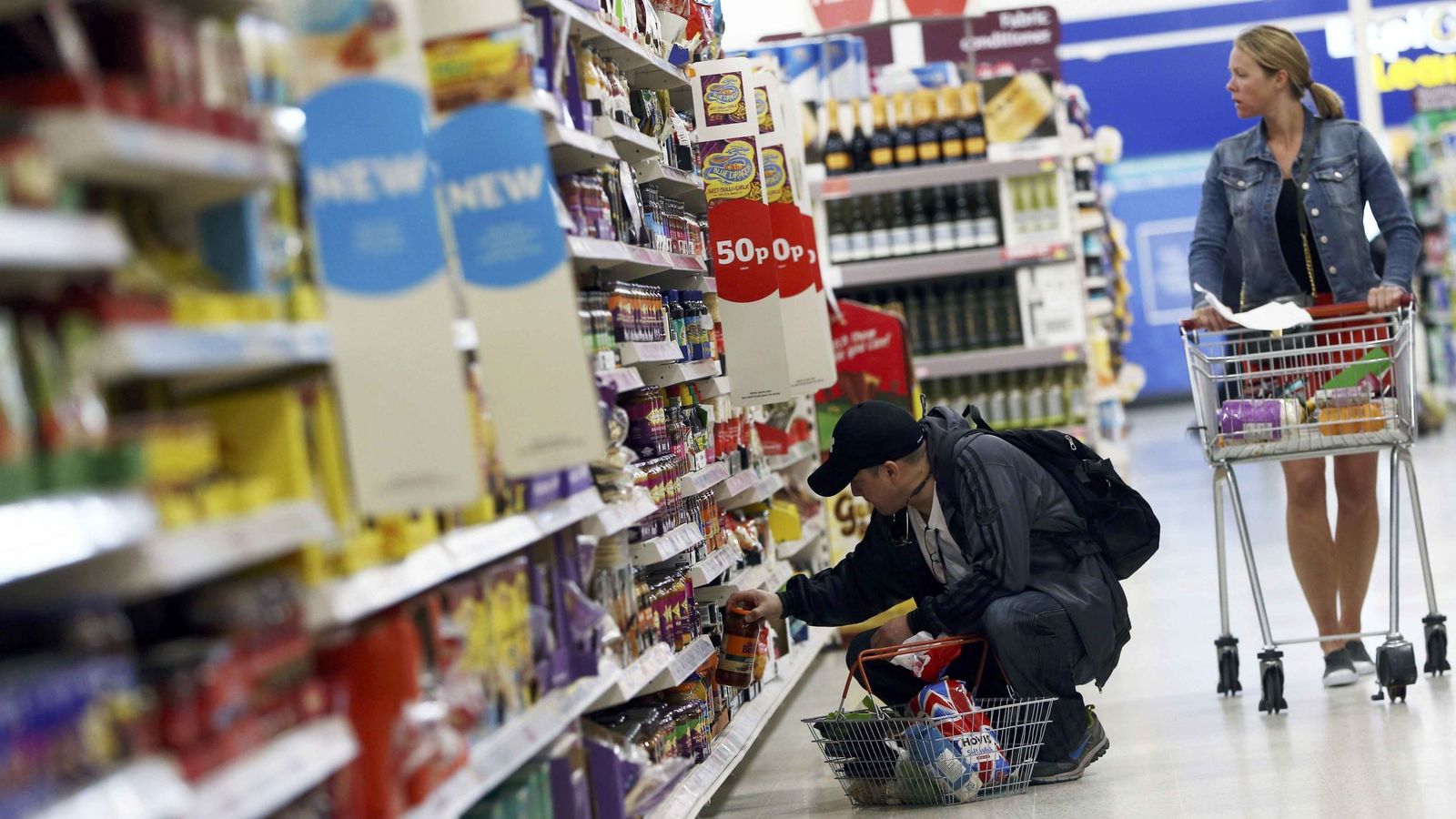 Foto: Británicos compran en un supermercado de Londres. (Reuters) 