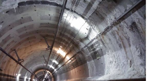 Foto: Un tramo del túnel afectado por filtraciones en el punto kilómetrico 3,8, entre San Fernando y La Rambla.