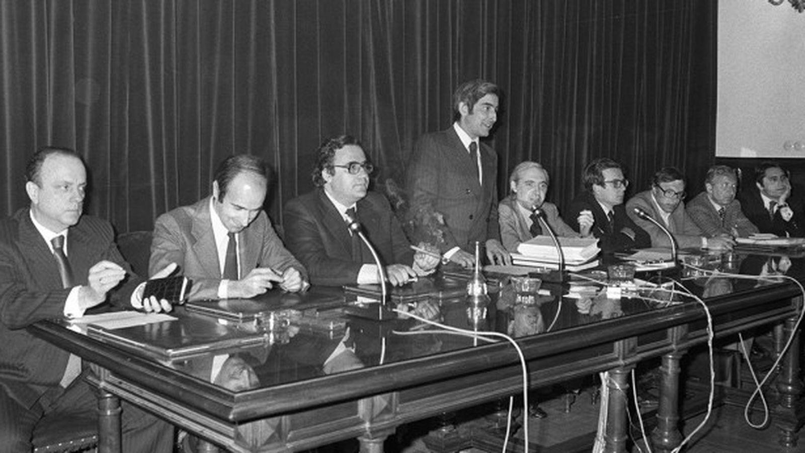 Foto: Reunión de los ponentes de la Constitución Española de 1978. (EFE)
