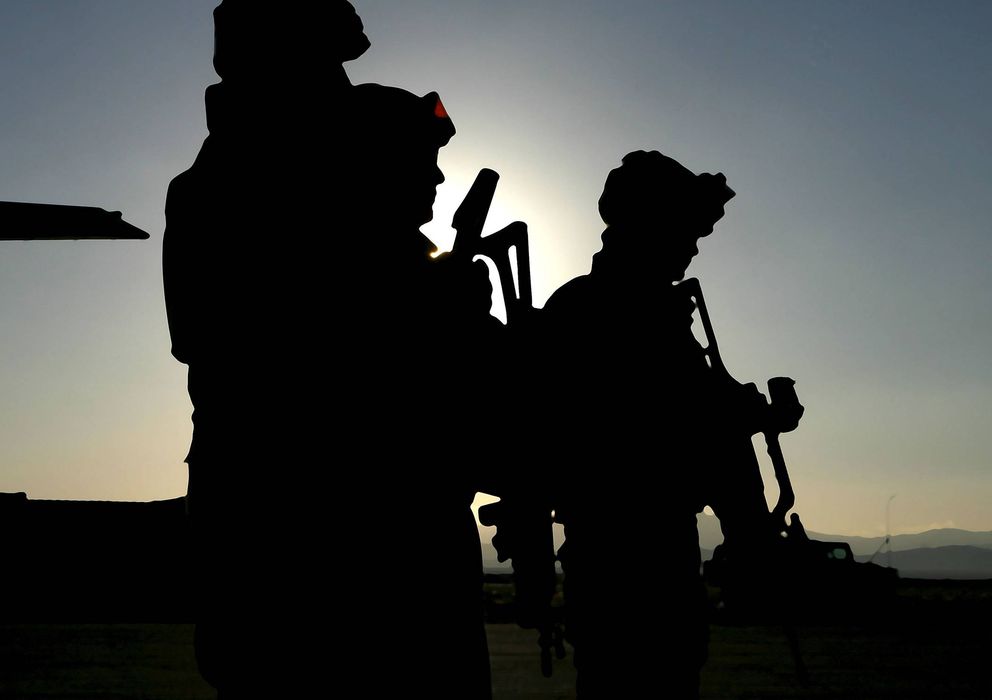 Foto: Varios soldados en la base militar afgana de Herat. (EFE)