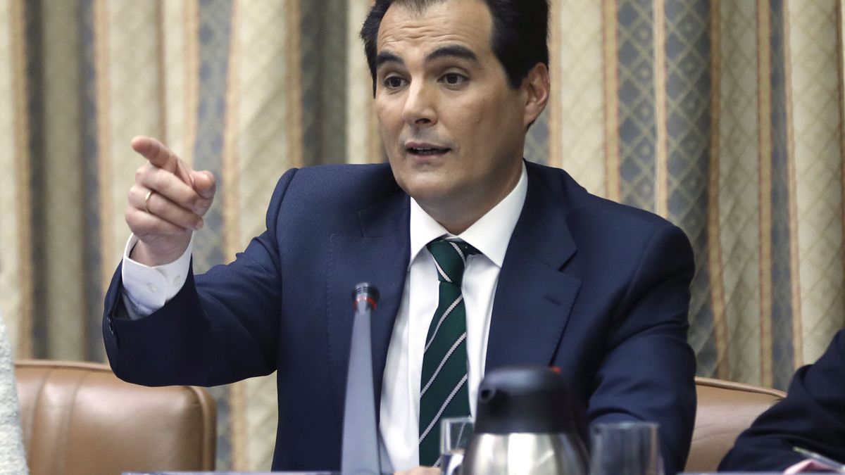Nieto descarta que pueda ser imputado y el PSOE le llama "recadero de chivatos"