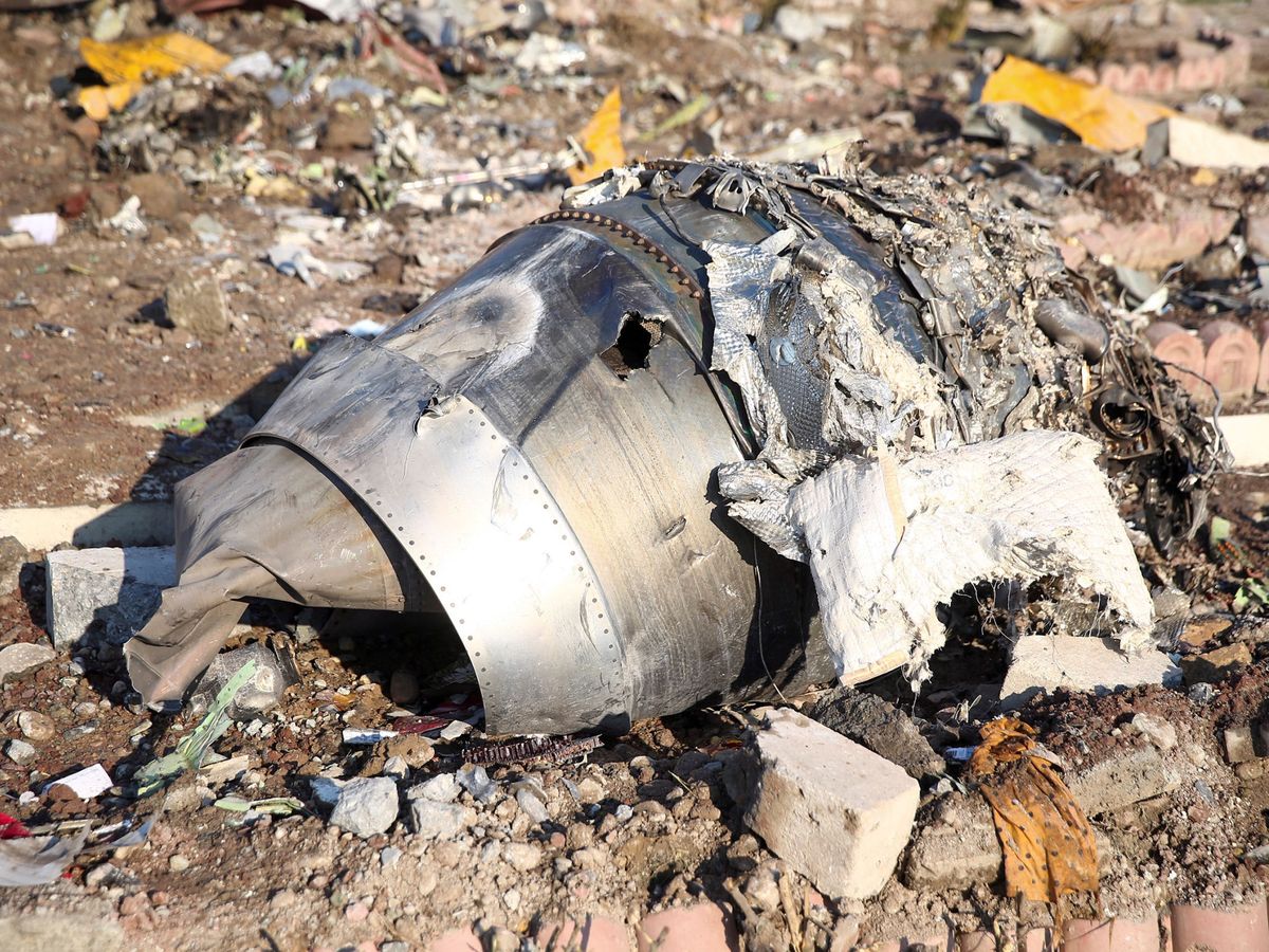 Foto: Restos del avión ucraniano estrellado cerca del aeropuerto de Teherán. (Reuters)