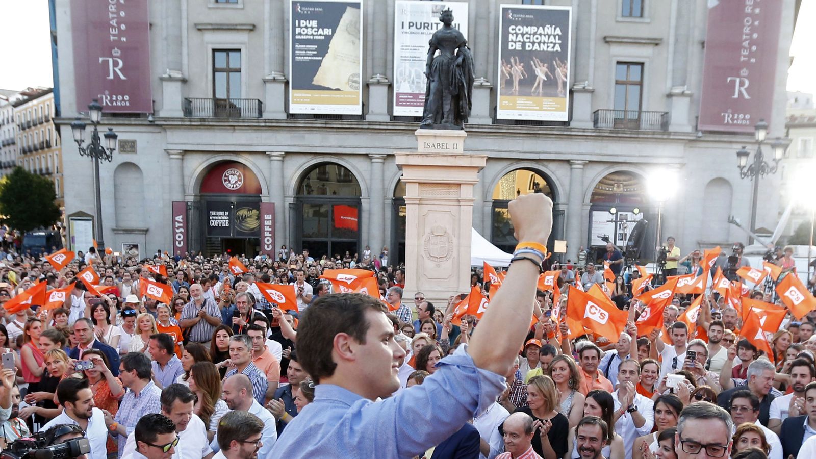 Foto: El candidato a la presidencia del Gobierno por Ciudadanos, Albert Rivera, durante el acto de cierre de campaña de la formación naranja. (EFE)