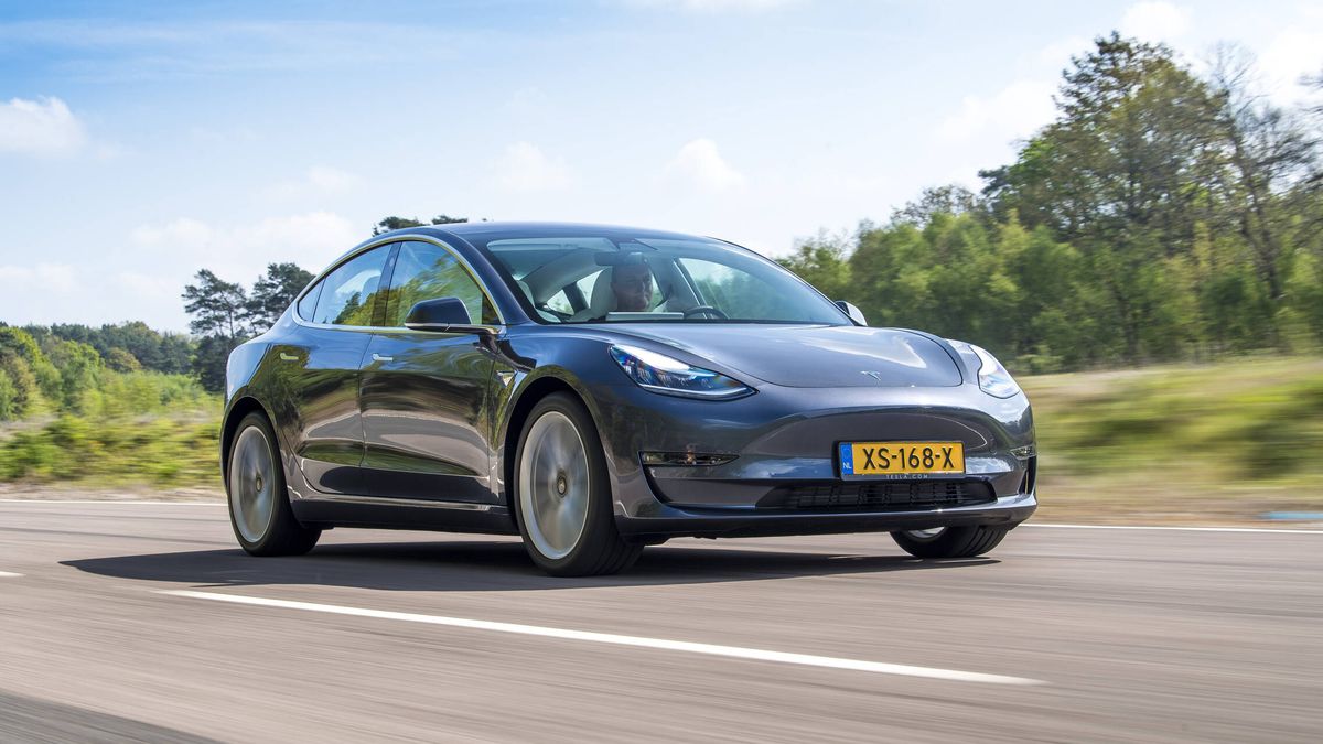 Conducir hasta desfallecer: el Tesla Model 3 se impone en la carrera de la autonomía